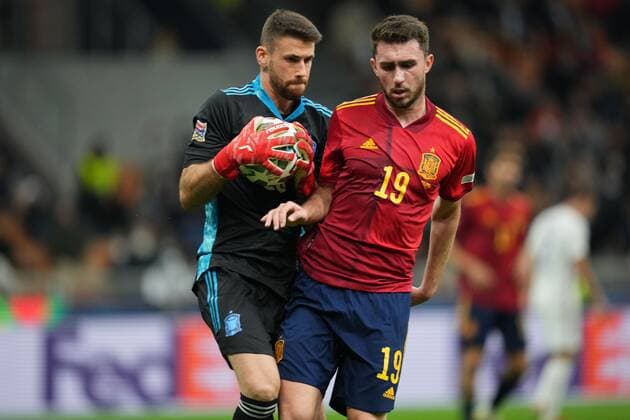 Mandatory Credit: Photo by Bagu Blanco Pressinphoto Shutterstock (12532184bi) Unai Simon and Aymeric Laporte of Spain Spain V France, UEFA Nations League 2021, Final. Football, San Siro Stadium, Milan, Italy - 10 Oct 2021 Editorial use only Spain V France, UEFA Nations League 2021, Final. Football, San Siro Stadium, Milan, Italy - 10 Oct 2021 Editorial use only Copyright: xBaguxBlanco Pressinphoto Shutterstockx 12532184bi