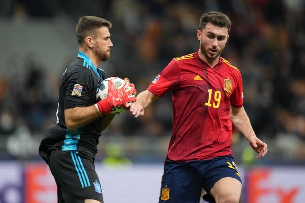 ESP: Spain - France. UEFA Nations League 2021 Final Unai Simon and Aymeric Laporte of Spain during the UEFA Nations League match between Spain and France played at San Siro Stadium on October 10, 2021 in Milan, Italy. kpng Copyright: xPRESSINPHOTOx PS_211010_019