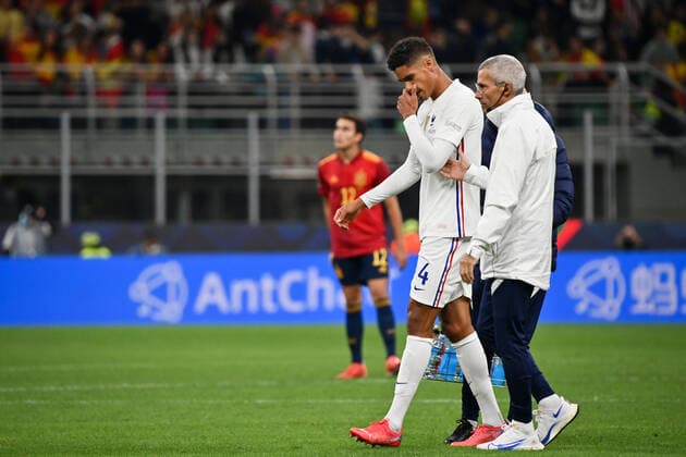 Photo LaPresse - Massimo Paolone October, 10 2021 Milan, Italy soccer Spain vs France - Nations League Final Season 2020 2021 - San Siro Stadium of Milan. In the pic: Raphael Varane (France) injured  Copyright: xMassimoxPaolone LaPressex