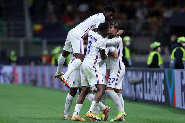 Spain - France Karim Benzema of France celebrates after scoring his team s first goal with team mates during the Uefa Nations League final match between Spain and France at Stadio Giuseppe Meazza on October 10, 2021 in Milan, Italy. Milano Stadio Giuseppe Meazza Italy Copyright: xMarcoxCanonierox