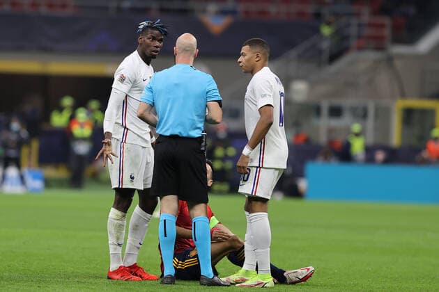 Mandatory Credit: Photo by Fabrizio Carabelli LiveMedia Shutterstock (12532157ai) Paul Pogba of France reacts with Referee Anthony Taylor football UEFA Nations League match Final - Spain vs France, Milan, Italy - 10 Oct 2021 football UEFA Nations League match Final - Spain vs France, Milan, Italy - 10 Oct 2021  Copyright: xFabrizioxCarabelli LiveMedia Shutterstockx 12532157ai