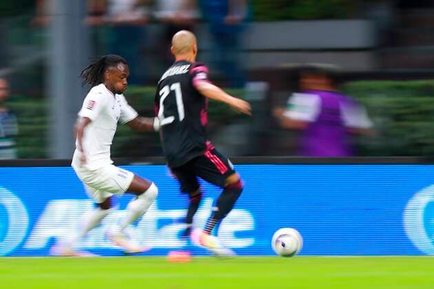 Mexico s Luis Rodriguez (R) in action against Honduras Alberth Elis, during a match amid the Concacaf qualifiers for the Qatar 2022 World Cup, at the Azteca Stadium in Mexico City, Mexico, 10 October 2021. Mexico - Honduras !ACHTUNG: NUR REDAKTIONELLE NUTZUNG!  Copyright: xCarlosxRamírezx AMDEP1004 20211011-f48c71618f2594fb9e288fb5a7e799c4cc3609bf