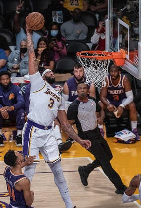 October 10, 2021, Los Angeles, California, USA: Anthony Davis 3 of the Los Angeles Lakers dunks the ball during their pre-season NBA, Basketball Herren, USA game with the Phoenix Suns on Sunday October 10, 2021 at the Staples Center in Los Angeles, California. PI Los Angeles USA - ZUMAp124 20211010_zaa_p124_011 Copyright: xJAVIERxROJASx