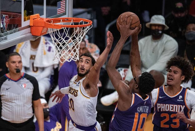 October 10, 2021, Los Angeles, California, USA: Jalen Smith 10 of the Phoenix Suns wins a rebound during their pre-season NBA, Basketball Herren, USA game with the Los Angeles Lakers on Sunday October 10, 2021 at the Staples Center in Los Angeles, California. Lakers lose to Suns, 123-94. PI Los Angeles USA - ZUMAp124 20211010_zaa_p124_029 Copyright: xJAVIERxROJASx