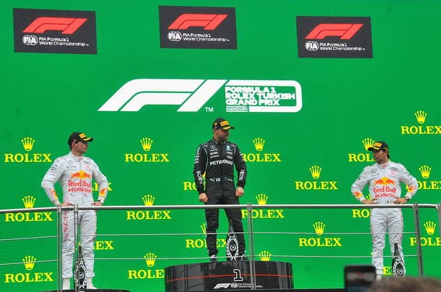 Formula 1 Turkish Grand Prix 2021 10.10.2021, Istanbul Park Circuit, Istanbul, Formula 1 Turkish Grand Prix 2021 ,im Bild Podium: Sieger Valtteri Bottas (FIN 77), Mercedes-AMG Petronas Formula One Team, 2.Platz für Max Verstappen (NEL 33), Red Bull Racing Honda, 3.Platz für Sergio Perez (MEX 11), Red Bull Racing Honda