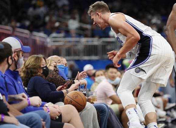 October 10, 2021, Orlando, FL, USA: Orlando center Moritz Wagner chases a loose ball into the courtside seats against the San Antonio Spurs during a preseason game at the Amway Center on Sunday, Oct. 10, 2021 in Orlando, Florida. San Antonio won the game 101-100. Orlando USA - ZUMAm67_ 0138146000st Copyright: xStephenxM.xDowellx