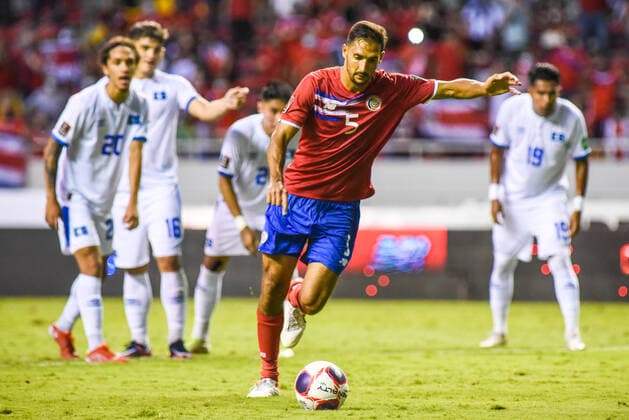 SAN JOSE, Costa Rica: Celso Borges scores the second goal for Costa Rica during the 2-1 Costa Rica victory over El Salvador in the Concacaf FIFA World Cup, WM, Weltmeisterschaft, Fussball Qualifiers on October 10, 2021, in San Jose, Costa Rica. San Jose San Jose Costa Rica Copyright: xJosexCamposxRojasx 0138179258st