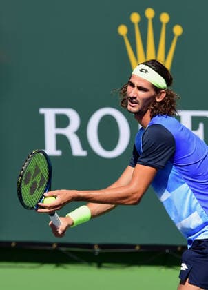 INDIAN WELLS, CA - OCTOBER 11: Lloyd Harris of South Africa serving during a tennis match played at the BNP Paribas Open on October 11, 2021 at the Indian Wells Tennis Garden in Indian Wells, CA. (Photo by John Cordes Icon Sportswire) TENNIS: OCT 11 BNP Paribas Open Icon5061011004