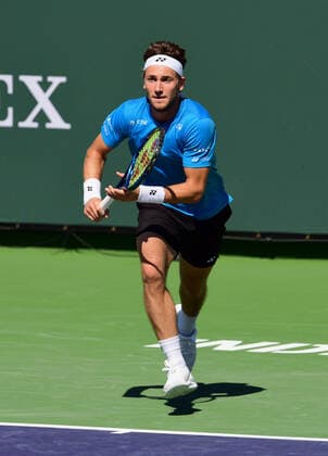 INDIAN WELLS, CA - OCTOBER 11: Casper Ruud of Norway chases after the ball hit near the net during a tennis match played at the BNP Paribas Open on October 11, 2021 at the Indian Wells Tennis Garden in Indian Wells, CA. (Photo by John Cordes Icon Sportswire) TENNIS: OCT 11 BNP Paribas Open Icon5061011026
