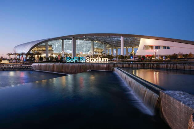 October 10, 2021 General view of the exterior of SoFi stadium after the NFL, American Football Herren, USA game between the Los Angeles Chargers and the Cleveland Browns at SoFi Stadium in Inglewood, California. CSM. Inglewood United States of America - ZUMAc04_ 20211010_zaf_c04_560 Copyright: xCharlesxBausx