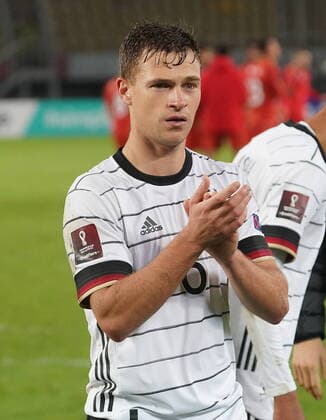 MKD, WM Qualifikation, Nordmazedonien vs Deutschland 11.10.2021, Toshe Proeski Arena, Skopje, MKD, WM Qualifikation, Nordmazedonien vs Deutschland , im Bild Die deutschen Spieler freuen sich über den Sieg gegen Nordmazedonien, Joshua Kimmich (Deutschland)