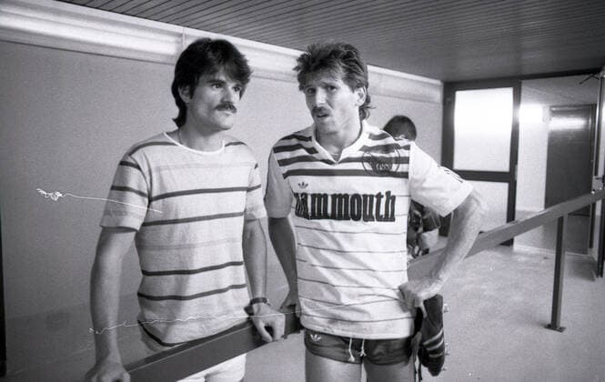 21.08.84 Racing Straßburg - FC Metz Frankreich, Straßburg, 21.08.1984, Fussball, Racing Straßburg - FC Metz (4:1): v.l. Zvonko Toni Kurbos (FC Metz), Walter Kelsch (Racing Straßburg). *** 21 08 84 Racing Strasbourg FC Metz France, Strasbourg, 21 08 1984, Football, Racing Strasbourg FC Metz 4 1 v l Zvonko Toni Kurbos FC Metz , Walter Kelsch Racing Strasbourg