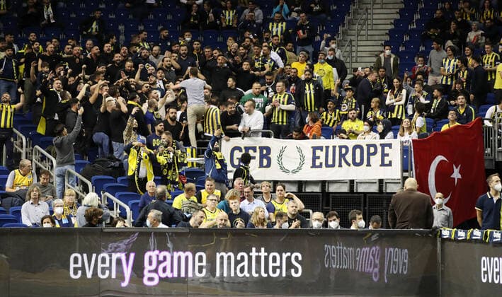 Istanbulfans Fanblock Basketball EuroLeague Herren Saison 2021 2022 12.10.2021 ALBA Berlin vs. Fenerbahce Istanbul