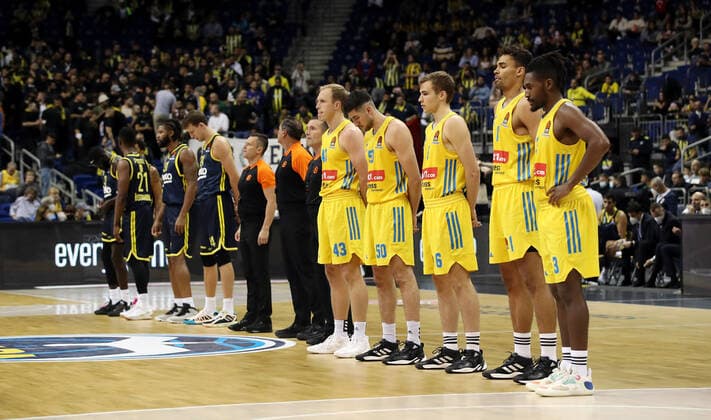 Mannschaften vor Spielbeginn Basketball EuroLeague Herren Saison 2021 2022 12.10.2021 ALBA Berlin vs. Fenerbahce Istanbul