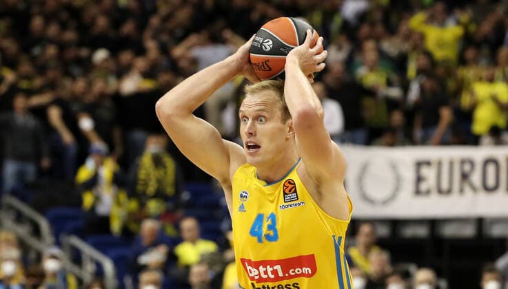 Luke Sikma Aktion Oberkoerper Oberkörper Basketball EuroLeague Herren Saison 2021 2022 12.10.2021 ALBA Berlin vs. Fenerbahce Istanbul