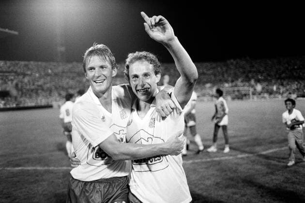 05.08.86 Olympique Marseille - AS Monaco Frankreich, Marseille, 05.08.1986, Fussball, Olympique Marseille - AS Monaco (3:1): v.l. Karlheinz Förster, Jean-Pierre Papin (beide Olympique Marseille).