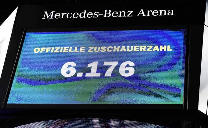 Basketball, Herren, Saison 2021 2022, Turkish Airlines EuroLeague (3. Spieltag), Alba Berlin - Fenerbahce Beko Istanbul, die offizielle Zuschauerzahl auf der Anzeigetafel: 6.176, 12.10. 2021, Copyright: xSebastianxRäppold MatthiasxKochx