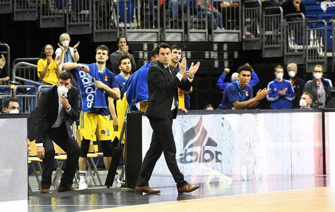 Basketball, Herren, Saison 2021 2022, Turkish Airlines EuroLeague (3. Spieltag), Alba Berlin - Fenerbahce Beko Istanbul, Trainer Israel Gonzalez (Alba Berlin), 12.10. 2021, Copyright: xSebastianxRäppold MatthiasxKochx