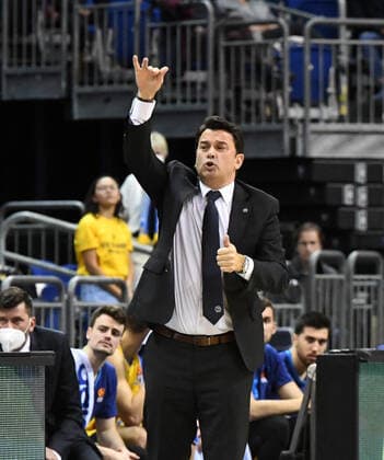 Basketball, Herren, Saison 2021 2022, Turkish Airlines EuroLeague (3. Spieltag), Alba Berlin - Fenerbahce Beko Istanbul, Trainer Israel Gonzalez (Alba Berlin), 12.10. 2021, Copyright: xSebastianxRäppold MatthiasxKochx