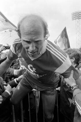 17.06.87 FC Bayern München - FC Schalke 04 Deutschland, München, 17.06.1987, Fussball, Bundesliga, FC Bayern München - FC Schalke 04 (1:0): Dieter Hoeneß (FC Bayern München). *** 17 06 87 FC Bayern Munich FC Schalke 04 Germany, Munich, 17 06 1987, Football, Bundesliga, FC Bayern Munich FC Schalke 04 1 0 Dieter Hoeneß FC Bayern Munich