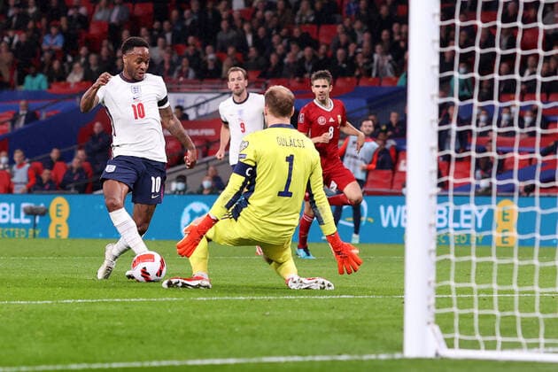 England v Hungary 12 October 2021, London - International Football - World Cup Qualifier - England v Hungary - Raheem Sterling of England shoots straight into Hungary goalkeeper Peter Gulacsi s legs - Photo: Charlotte Wilson Offside. London UK Copyright: xCharlottexWilsonx xOffsidexOffside