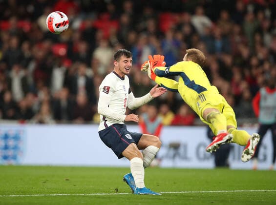 (211013) -- LONDON, Oct. 13, 2021 -- England s Mason Mount flinches as Hungary s goalkeeper Peter Gulacsi dives to punch the ball during the FIFA World Cup, WM, Weltmeisterschaft, Fussball Qatar 2022 qualification group I match between England and Hungary in London, Britain on Oct. 12, 2021. (Photo by Xinhua) (SP)BRITAIN-LONDON-FOOTBALL-WORLD CUP QUALIFYING-ENGLAND VS HUNGARY MatthewxImpey 