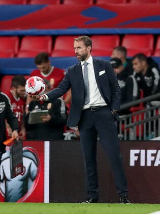 (211013) -- LONDON, Oct. 13, 2021 -- England s head coach Gareth Southgate holds the ball during the FIFA World Cup, WM, Weltmeisterschaft, Fussball Qatar 2022 qualification group I match between England and Hungary in London, Britain on Oct. 12, 2021. (Photo by Xinhua) (SP)BRITAIN-LONDON-FOOTBALL-WORLD CUP QUALIFYING-ENGLAND VS HUNGARY MatthewxImpey 