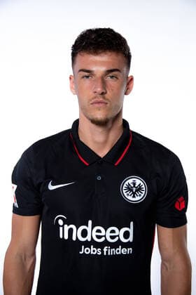 FIFA Fußball WM 2022, Porträts, Nationalspieler Australien Ajdin Hrustic; Porträttermin Eintracht Frankfurt, SGE, Saison 2021 2022 GER Fußball, 1. BL, Vorstellung, Präsentation, Fotoshooting, Studio, Studioshooting, Porträt; Copyright: F.Rappl Eintracht Frankfurt