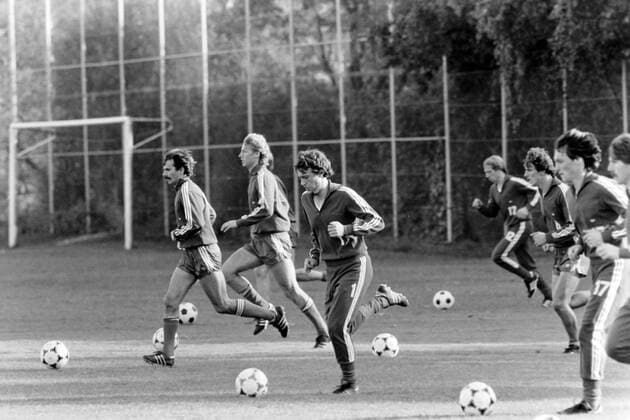 13.10.83 VfB Stuttgart Training Deutschland, Stuttgart, 13.10.1983, Fussball, Bundesliga, VfB Stuttgart Training: Karl Allgöwer. *** 13 10 83 VfB Stuttgart Training Germany, Stuttgart, 13 10 1983, Football, Bundesliga, VfB Stuttgart Training Karl Allgöwer