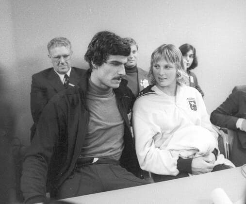 Olympische Spiele München 1972 Schwimmen: Mark Spitz (USA) und Shane Gould (Austr.) bei der Pressekonferenz 03.09.1972. *** Olympic Games Munich 1972 Swimming Mark Spitz USA and Shane Gould Austr at the press conference 03 09 1972 HM