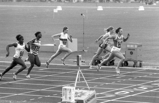 Olympische Spiele, München 1972, 100m Ziel Frauen. Renate Stecher (DDR Gold) vor Raelene Boyle (Austr. Silber hinten), Silva Chivas (Cuba Bronze links), Iris Davis (USA 2.v.li. 4. Platz) und Annegret Richter (BRD Mitte 5. Platz). *** Olympic Games, Munich 1972, 100m Finish Women Renate Stecher GDR Gold in front of Raelene Boyle Austr Silver behind , Silva Chivas Cuba Bronze left , Iris Davis USA 2 from left 4 place and Annegret Richter BRD middle 5 place HM