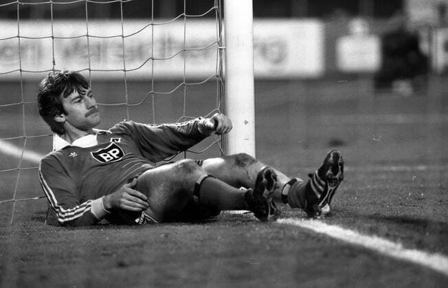 15.11.80 VfB Stuttgart - Hamburger SV Deutschland, Stuttgart, 15.11.1980, Fussball, Bundesliga, VfB Stuttgart - Hamburger SV (3:2): Jürgen Groh (Hamburger SV). *** 15 11 80 VfB Stuttgart Hamburger SV Germany, Stuttgart, 15 11 1980, Football, Bundesliga, VfB Stuttgart Hamburger SV 3 2 Jürgen Groh Hamburger SV