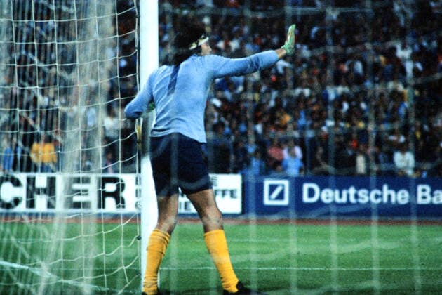 01.08.78 Borussia Mönchengladbach - Boca Juniors Deutschland, Karlsruhe, 01.08.1978, Fussball, Welt Pokal, Borussia Mönchengladbach - Boca Juniors (0:3): Hugo Orlando Gatti (Boca Juniors).