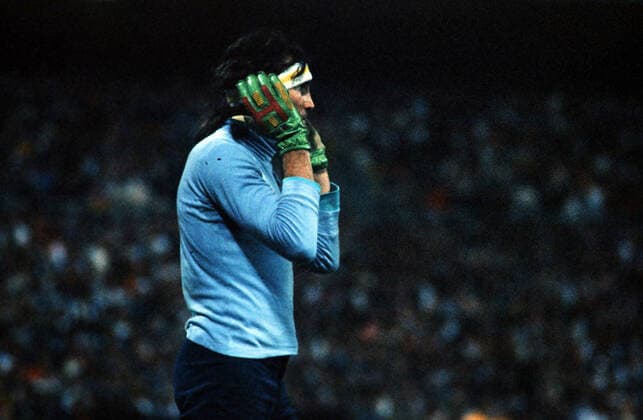 01.08.78 Borussia Mönchengladbach - Boca Juniors Deutschland, Karlsruhe, 01.08.1978, Fussball, Welt Pokal, Borussia Mönchengladbach - Boca Juniors (0:3): Hugo Orlando Gatti (Boca Juniors).