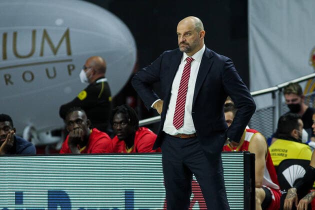 October 13, 2021, MADRID, MADRID, SPAIN: Zvezdan Mitrovic, head coach of Monaco looks on during Turkish Airlines Euroleague basketball match between Real Madrid and A.S. Monaco at Wizink Center on October 13th, 2021 in Madrid, Spain. MADRID SPAIN - ZUMAa181 20211013_zaa_a181_053 Copyright: xIrinaxR.xHipolitox