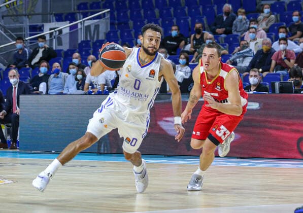 13th October 2021; Wizink Center; Madrid, Spain; Turkish Airlines Euroleague Basketball; game 3; Real Madrid versus AS Monaco; Nigel Williams-Goss (Real Madrid Baloncesto) breaks away from the defense of Danilo Andjusic (AS Monaco)  ActionPlus12330543 AgenciaLOF