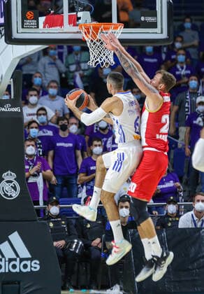13th October 2021; Wizink Center; Madrid, Spain; Turkish Airlines Euroleague Basketball; game 3; Real Madrid versus AS Monaco; Alberto Abalde (Real Madrid Baloncesto) goes to the net despite the defense of Donatas Motiejunas (AS Monaco)  ActionPlus12330559 AgenciaLOF