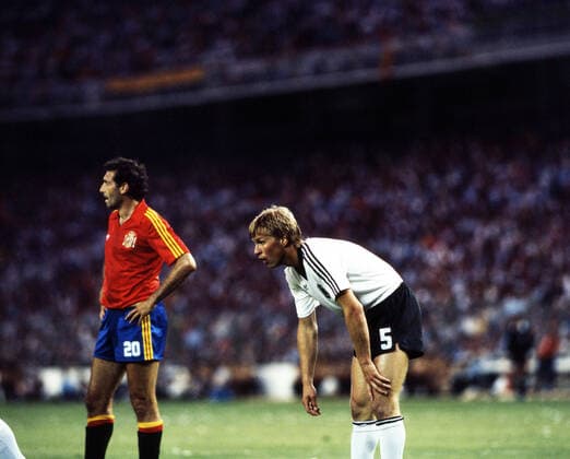 02.07.82 Deutschland - Spanien Spanien, Madrid, 02.07.1982, Fussball, FIFA WM 1982 in Spanien, DFB Deutschland - Spanien (2:1): v.l. Quini (Spanien), Bernd Förster (Deutschland).