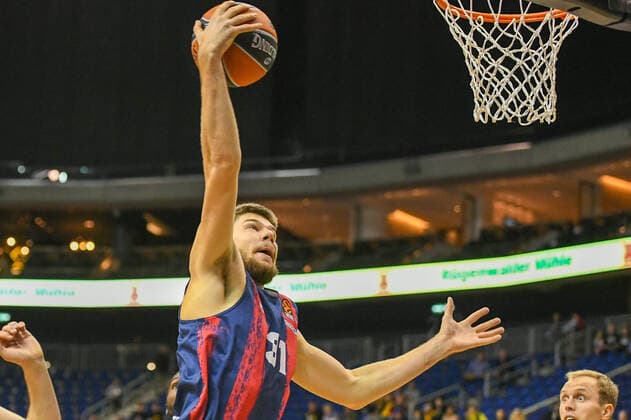 14.10.2021, xlakx, Basketball EuroLeague, Alba Berlin - BASKONIA VITORIA emspor, v.l.Rokas Giedraitis (Baskonia Vitoria Gasteiz No.31) Berlin