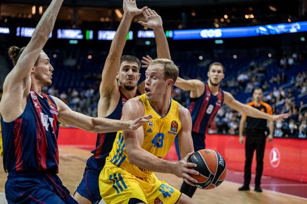 Basketball Berlin 14.10.2021 Saison 2021 2022 EuroLeague Regular Season Alba Berlin - Baskiona Vitoria-Gasteiz Luke Sikma (Alba Berlin, No.43)