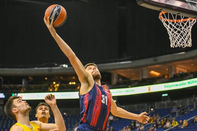 14.10.2021, xlakx, Basketball EuroLeague, Alba Berlin - BASKONIA VITORIA emspor, v.l. Jonas Mattisseck (Alba Berlin No.9),Rokas Giedraitis (Baskonia Vitoria Gasteiz No.31) Berlin