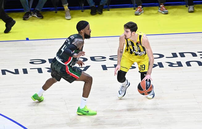 Nando de Colo (R) of Fenerbahce Beko Istanbul and Lorenzo Brown of Unics Kazan durng the Turkish Airlines Euroleague regular season basketball match between Fenerbahce Beko Istanbul and Unics Kazan at Ulker Arena in Istanbul , Turkey on October 14, 2021.  www.seskimphoto.com