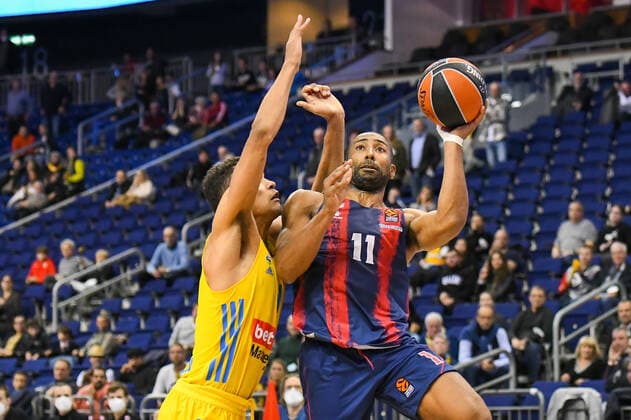14.10.2021, xlakx, Basketball EuroLeague, Alba Berlin - Baskonia Vitoria Gasteiz emspor, v.l.Da Silva(Alba Berlin 1), Jayson Granger (Baskonia Vitoria Gasteiz No.11) Berlin