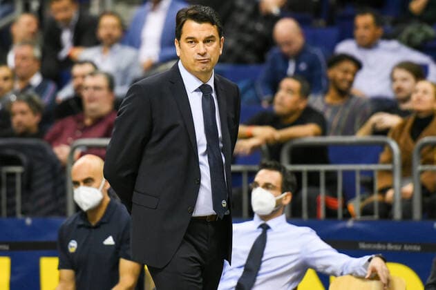14.10.2021, xlakx, Basketball EuroLeague, Alba Berlin - Baskonia Vitoria Gasteiz emspor, v.l.Israel Gonzalez (Alba Berlin Trainer) Berlin