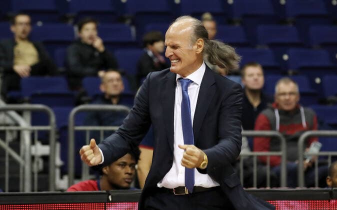 Trainer Dusko Ivanovic Aktion Oberkoerper Oberkörper Basketball EuroLeague Herren Saison 2021 2022 14.10.2021 ALBA Berlin vs. Baskonia Vitoria Gasteiz