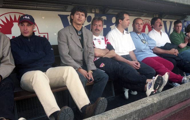31.05.97 VfB Stuttgart - Arminia Bielefeld Deutschland, Stuttgart, 31.05.1997, Fussball, Bundesliga, VfB Stuttgart - Arminia Bielefeld (4:2): v.l. Jochen Endress, Krassimir Balakov (beide VfB Stuttgart). *** 31 05 97 VfB Stuttgart Arminia Bielefeld Germany, Stuttgart, 31 05 1997, Football, Bundesliga, VfB Stuttgart Arminia Bielefeld 4 2 v l Jochen Endress, Krassimir Balakov both VfB Stuttgart