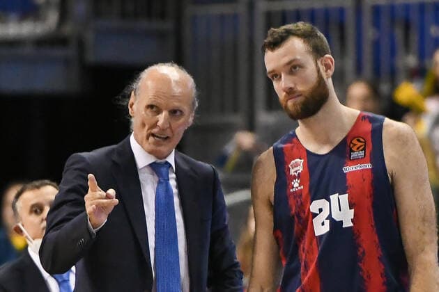 14.10.2021, xlakx, Basketball EuroLeague, Alba Berlin - Baskonia Vitoria Gasteiz emspor, v.l.Dusko Ivanovic (Baskonia Vitoria Gasteiz Trainer),Matt Costello (Baskonia Vitoria Gasteiz No.24) Berlin