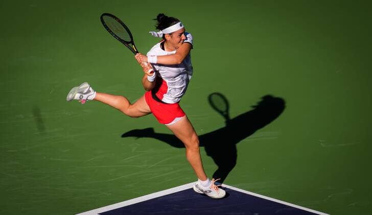 Mandatory Credit: Photo by Rob Prange Shutterstock (12524637o) Ons Jabeur of Tunisia in action during the quarter-final at the 2021 BNP Paribas Open WTA, Tennis Damen 1000 tennis tournament BNP Paribas Open, Tennis, Day 9, Indian Wells Tennis Garden, California, USA - 14 Oct 2021 BNP Paribas Open, Tennis, Day 9, Indian Wells Tennis Garden, California, USA - 14 Oct 2021 Copyright: xRobxPrange Shutterstockx 12524637o