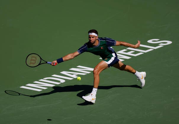 October 14, 2021 Grigor Dimitrov of Bulgaria returns a shot against Hubert Hurkacz of Poland during their quarterfinal match of the 2021 BNP Paribas Open at Indian Wells Tennis Garden in Indian Wells, California. Mandatory Photo Credit : CSM Indian Wells United States of America - ZUMAc04_ 20211014_zaf_c04_028 Copyright: xCharlesxBausx