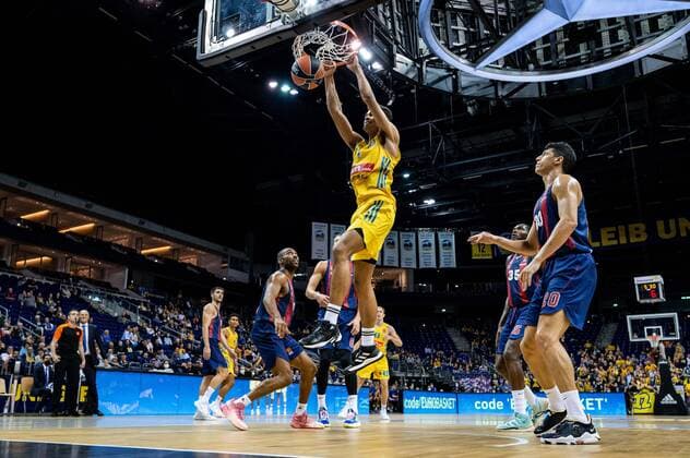 Basketball Berlin 14.10.2021 Saison 2021 2022 EuroLeague Regular Season Alba Berlin - Baskiona Vitoria-Gasteiz Oscar Da Silva (Alba Berlin, No.01)